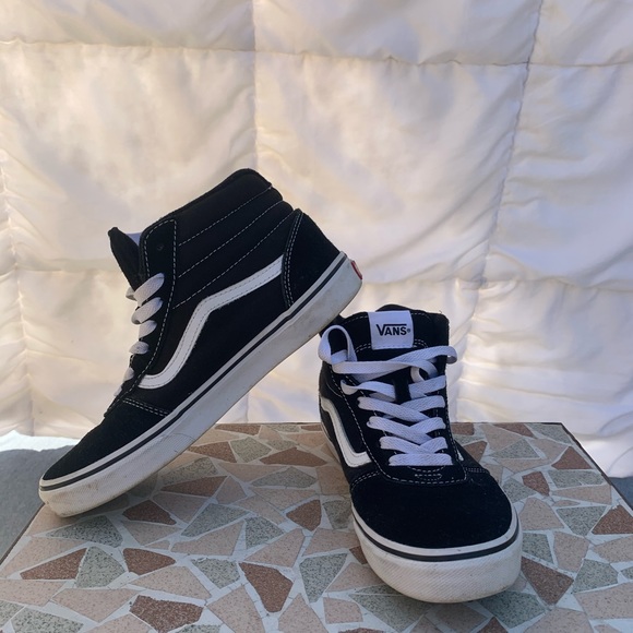 black skater vans